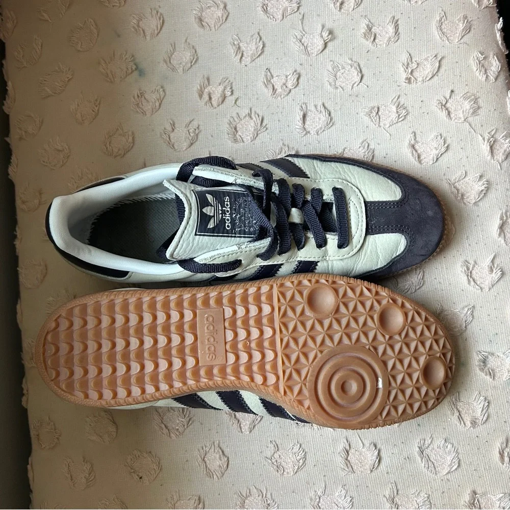adidas Samba Sneakers in Black and Cream - Picture 4 of 4